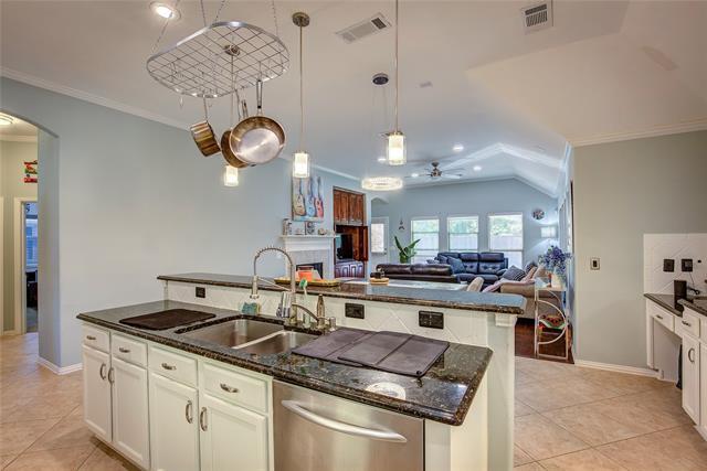 Building Photo - 2472 Deerwood Dr