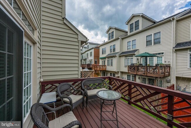 Building Photo - 265 Murtha St