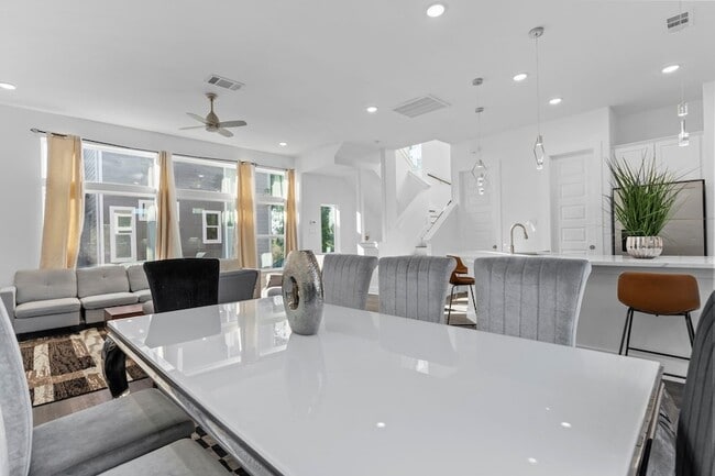 Building Photo - 4013 Ward St