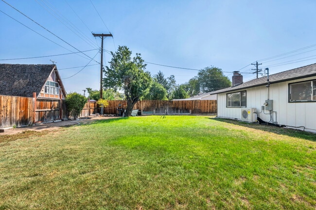 Building Photo - 785 Casazza Dr