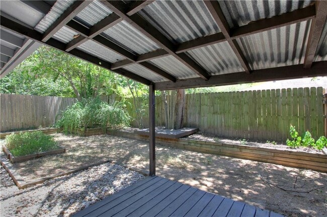 Building Photo - 2313 La Casa Dr