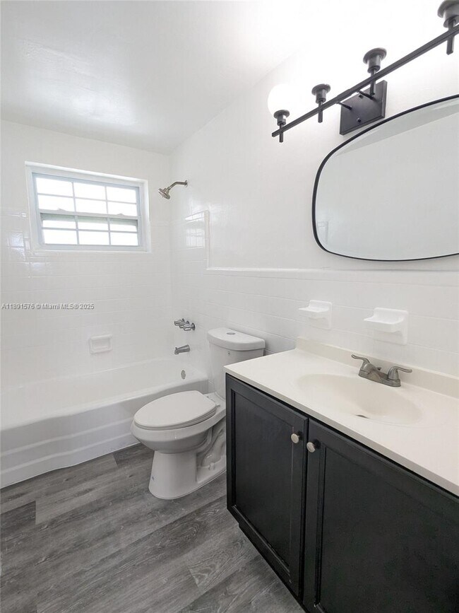 Building Photo - 7805 Crespi Blvd