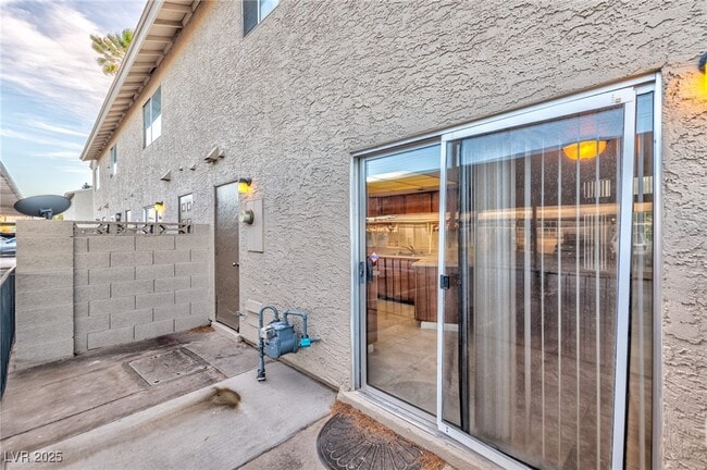 Building Photo - 587 Sellers Pl