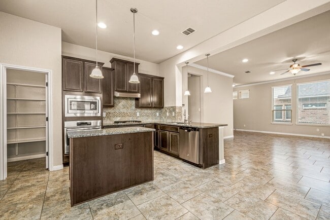 Building Photo - 4 BEDROOM FOR RENT- SEPARATE LIVING AREA - OFFICE