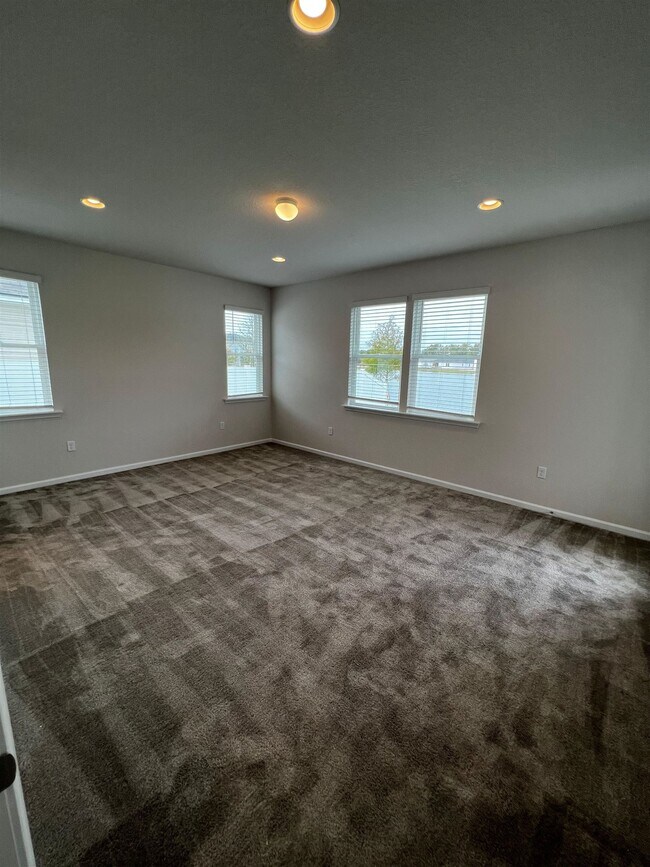 Building Photo - 711 Honeycomb Trl