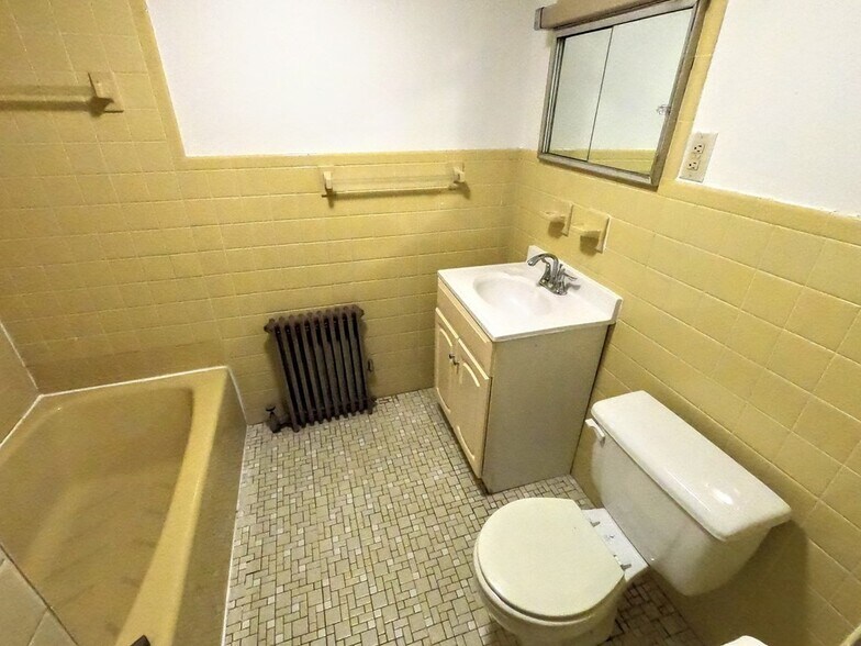 Building Photo - 90 Wenham St