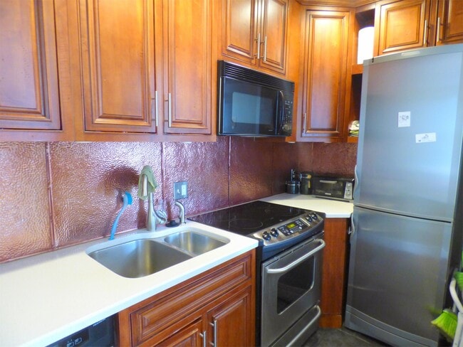 Building Photo - 1916 17th St NW