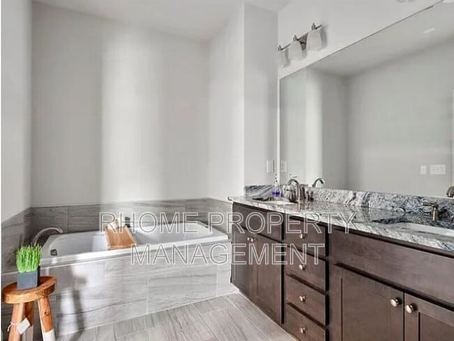Building Photo - 299 Benson Manor Cir