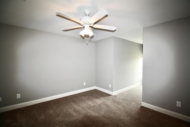 Building Photo - 147 Pinebranch Ct