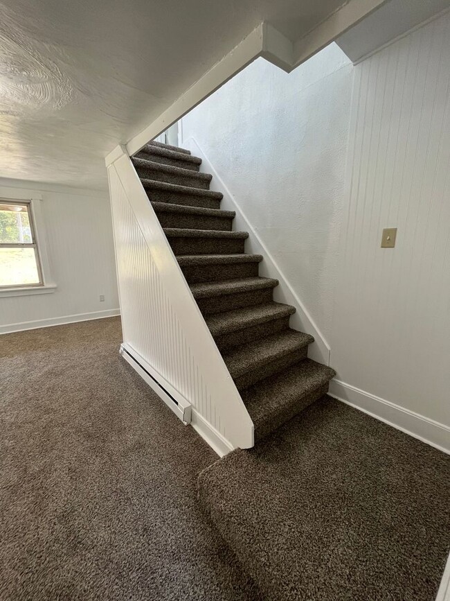 Building Photo - For Rent: Beautifully Renovated 3BR/2BA Si...