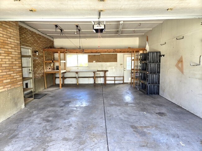 Building Photo - 4575 Balsam Ave