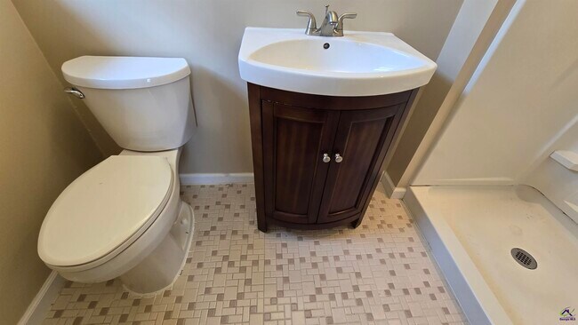 Building Photo - 106 Mason Dr