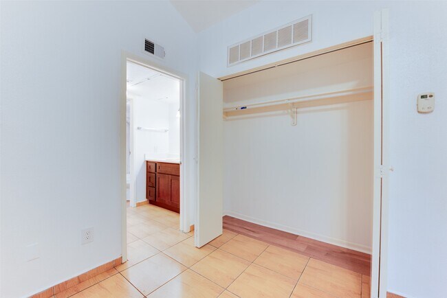 Building Photo - 2021 Spenwick Dr
