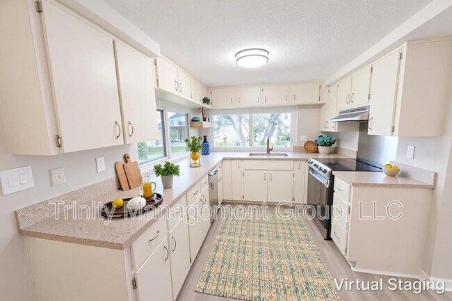 Building Photo - 8605 Wagon Wheel Ln