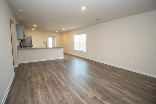 Building Photo - 410 Middlebury Ln
