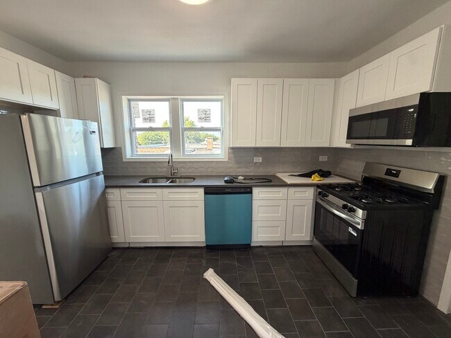 Building Photo - 8041 Kilpatrick Ave