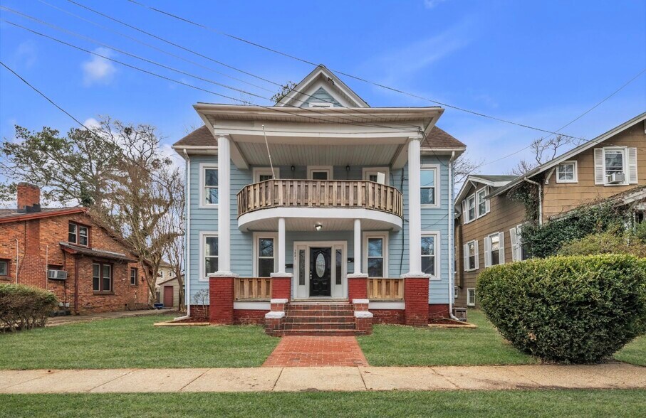 Building Photo - 1801 Saint Denis Ave