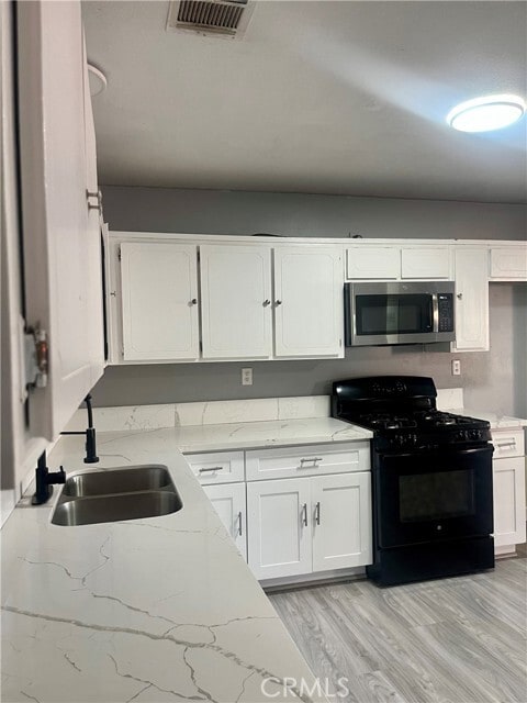 Building Photo - 16535 Pine St