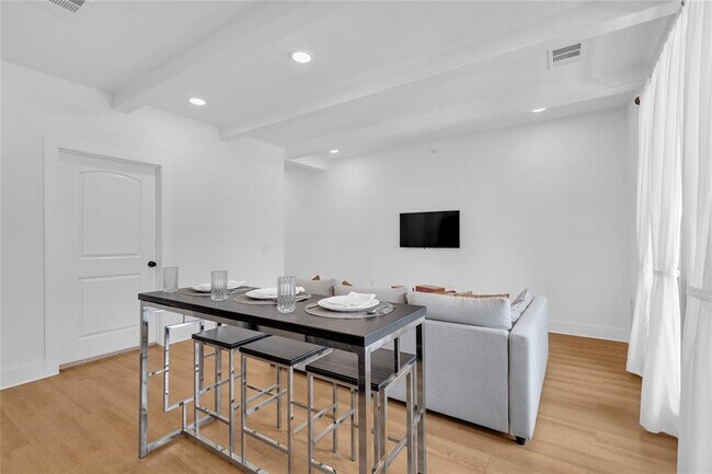 Building Photo - 4704 Sunset Trail