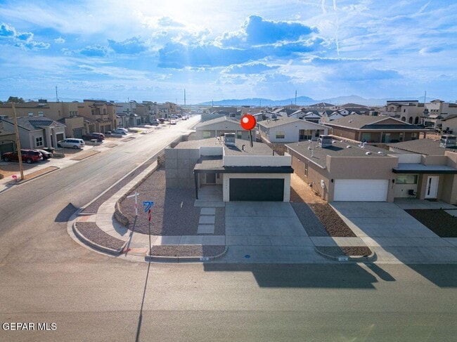 Building Photo - 3741 Peak Pl