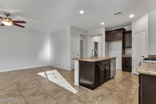 Building Photo - 1675 W Pelican Dr