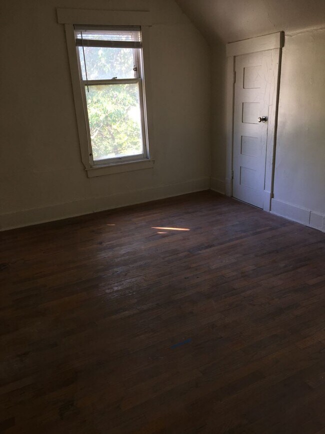 Building Photo - 1430 SW Polk St