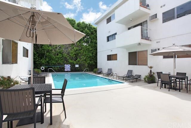 Building Photo - 960 Larrabee St