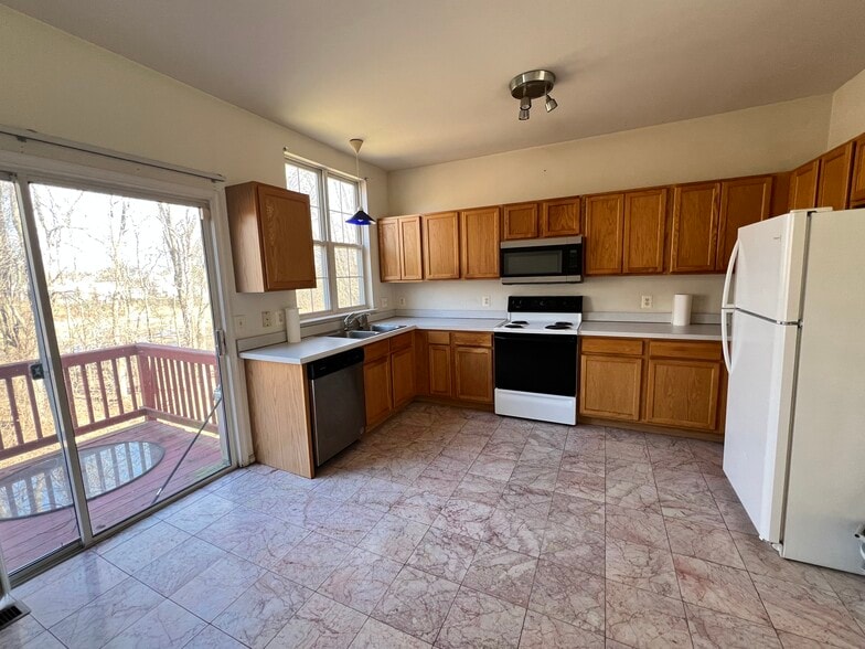 Building Photo - 47 Wicklow Rd