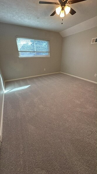 Building Photo - 1906 Savanna Ct N