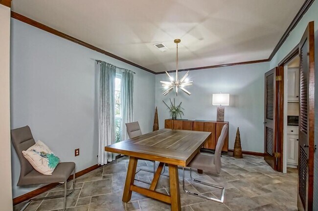 Building Photo - 131 Kingston Dr