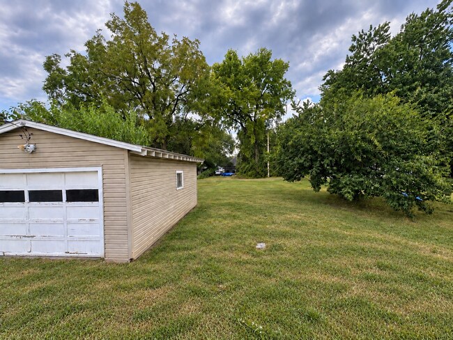 Building Photo - 747 S Fort Ave