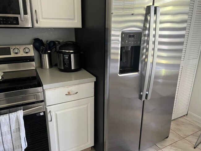 Building Photo - 7565 Edisto Dr