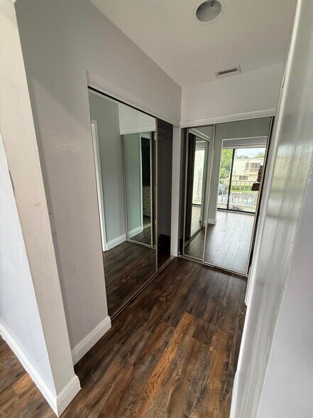 Building Photo - 12134 Regal Ct E