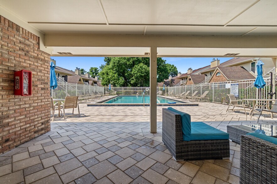 Building Photo - 5001 Grande Dr