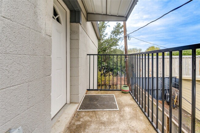 Building Photo - 4323 Continental Dr