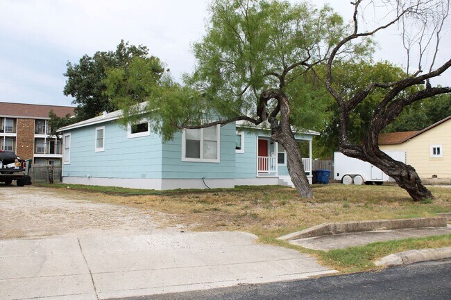 Building Photo - OLMOS PARK TERRACE DUPLEX