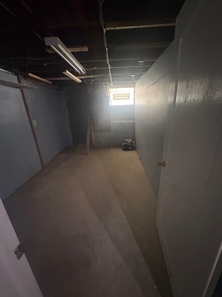 Building Photo - 22 S Tremont Rd