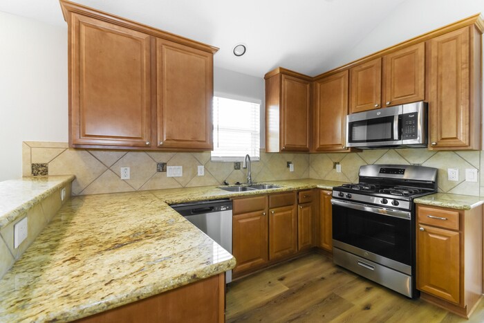 Building Photo - 5047 Gulf Stream Ln