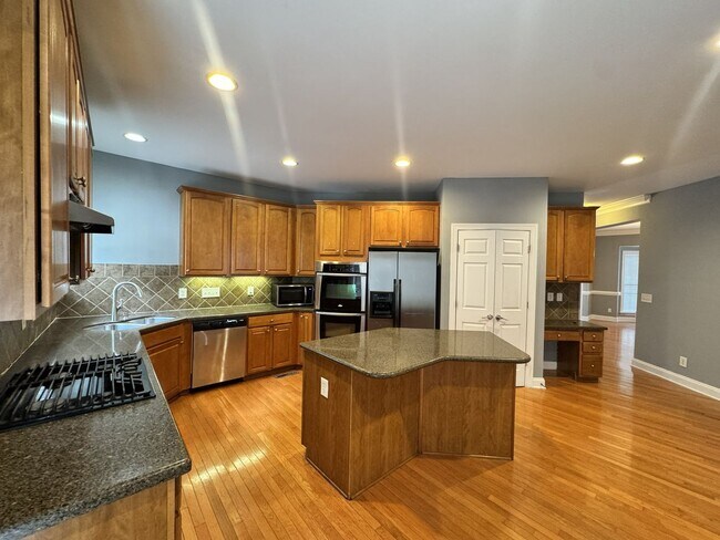 Building Photo - 515 Hannah McKenzie Dr