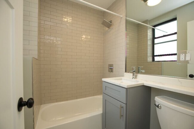 Building Photo - 508 W Belmont Ave