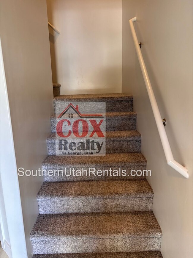 Building Photo - 3 bed / 2.5 bath / 2-car with washer/dryer...