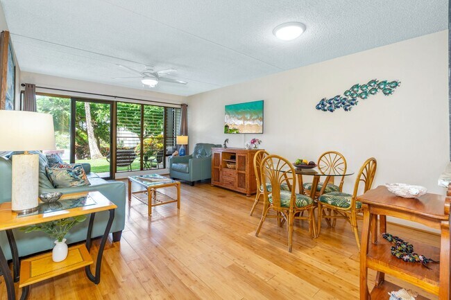 Building Photo - 1/1 Updated Furnished Condo + Private Lanai