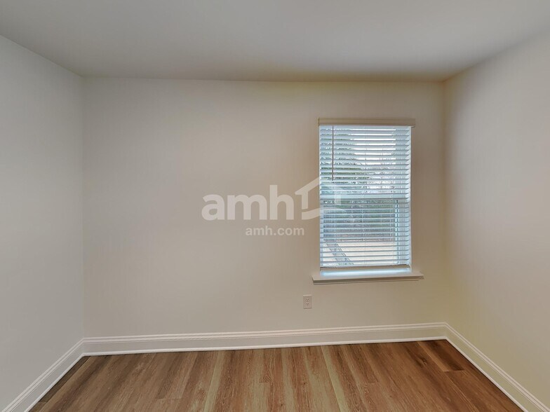 Building Photo - 5014 Twin River Dr