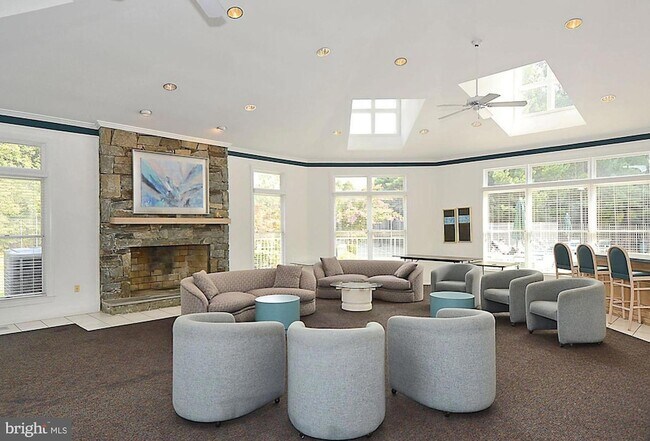 Building Photo - 605 Admiral Dr