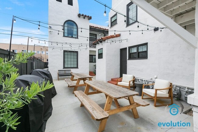 Building Photo - 3831-3835 Third Avenue - 3835 Third Ave Apt 1