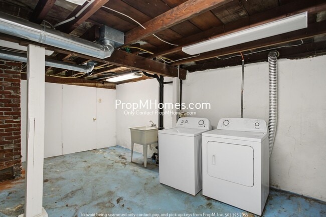 Building Photo - 9038 NE Humboldt St