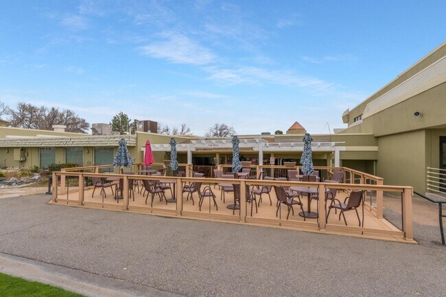 Building Photo - 650 S Clinton St