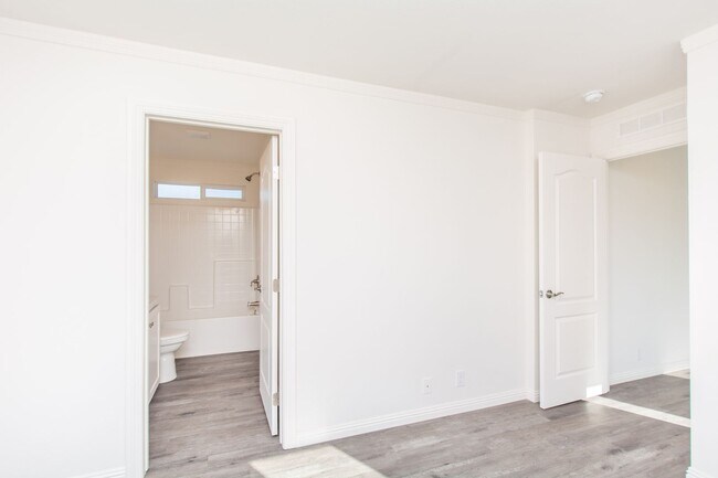 Building Photo - New Build 2 Bedroom / 2 Bath + Office Home in Mount Hope!