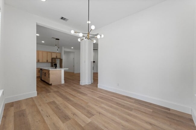 Building Photo - 3531 White Oak Point Dr