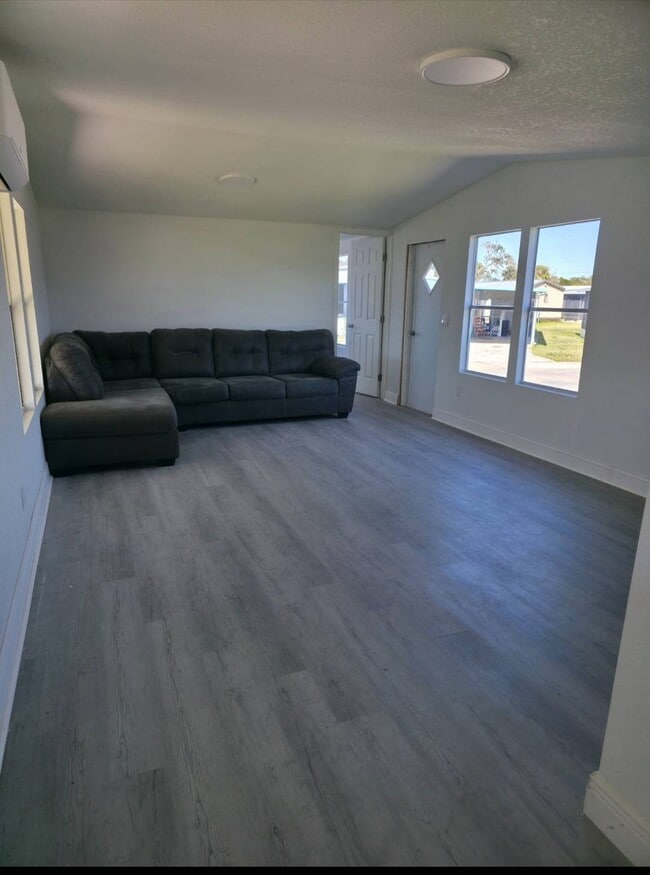 Building Photo - 2910 Hibiscus Run Ln.